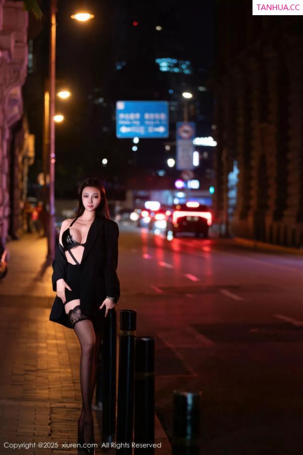 闫雪松 松果儿 [XiuRen]高清写真图 2025.10.23 No.10899 果儿Victoria第8张图片